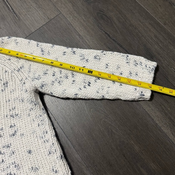 American Eagle Outfitters cropped White 3/4 Sleeve Knitted Sweater Size Medium - Picture 9 of 9